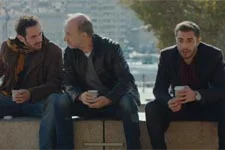 Abdel et Francesco se demandent pourquoi Barbara est attirée par Elias