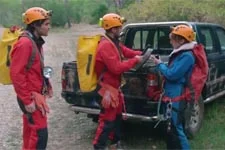 Alan est flippé avant la visite de la grotte