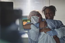 Alexandra prend Léa en otage !