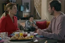 Alice et Franck tentent de rassurer Emma avant son IVG