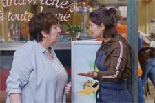 Alison et Claire se disputent au sujet d?Emma !