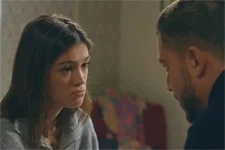 Alison fait part de sa découverte à Abdel !