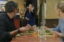 Alison quitte son poste au Bar du Mistral en plein service !