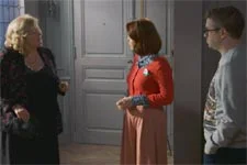 Angela propose à sa fille de l?accompagner au Lycée