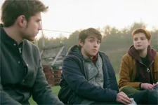 Antoine, Théo et Tom se demandent pourquoi Mila et Valère ont rompu