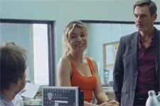 Ariane annonce au commissariat que Jean-Paul a un rôle dans le livre de Blanche !