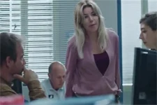 Ariane et Jean-Paul tentent de faire parler une ancienne aide-soignante