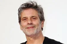 Avy Marciano : « J?aurais adoré être journaliste comme Sacha »