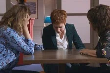 Babeth craque devant ses copines