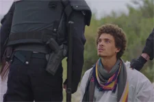 Baptiste et Olivia se font arrêter par Kévin !