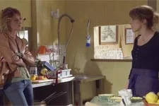 Barbara donne un conseil à Coralie