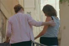 Blanche est aux petits soins avec Emma