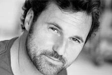 Bruce Tessore (Nicolas) : Découvrez ce qu?il faisait avant d?être comédien !