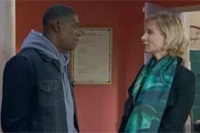 Céline apporte son aide à Djawad