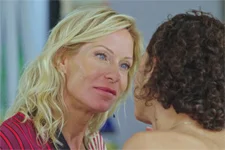 Céline promet à Claudia de ne plus la faire souffrir