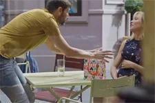 Céline refuse que Thomas pose ses mains sur son ventre !