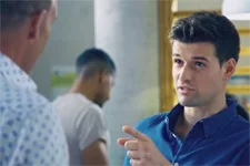 César est certain que Vincent est le père du bébé de Céline !