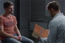 César porte plainte contre Eric pour violences !