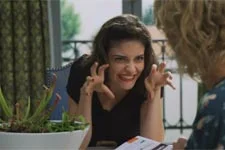 Coralie reçoit un nouveau cadeau insolite de la part de Clément