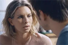 Coralie retombe dans les bras de Théo !