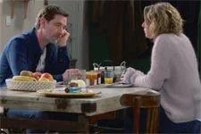 Coralie tente de soutenir Clément qui est paumé