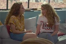 Cristal avoue à Léa qu?elle l?aime encore