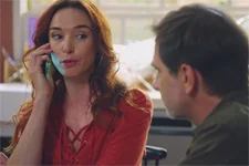 Delphine téléphone à GTS pour raconter un mensonge !