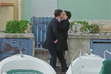 Elsa EMBRASSE Renaud passionnément !