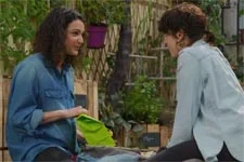 Emma demande à Jenny de garder un secret