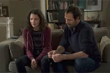 Emma ne comprend pas pourquoi Baptiste se fout de sa grossesse