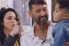 Emma supplie Thomas de garder Mathis