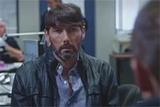 Eric interroge Thomas après la fusillade au ranch d’Andrès