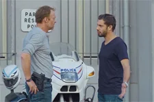 Eric refuse de placer Abdel, qui a failli se faire écraser, sous protection policière !