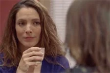 Estelle donne un précieux conseil à Johanna