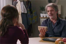 Eugénie supplie Sacha pour qu?il lui accorde une interview