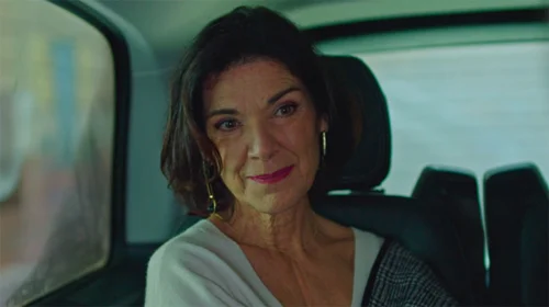 EXCLU Plus belle la vie : Anémone va faire une terrible confidence à Estelle et Francesco !