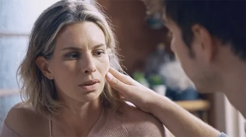 EXCLU Plus belle la vie : Théo va QUITTER Coralie pour ses amis !