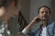 Franck constate qu?Emma a une vision plus positive de Céline