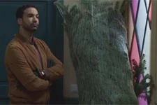 Gabriel se moque du sapin de Franck