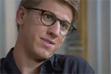 Ian Moos décide de jouer cartes sur table