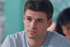 INDISCRÉTION : César tombe dans la DROGUE !