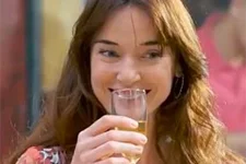 INDISCRÉTION : Delphine va crier son bonheur sur tous les toits !