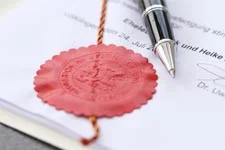 INDISCRÉTION : Le notaire apprend une nouvelle de dingue aux Belesta !