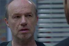 INDISCRÉTION : Léo reçoit un beau cadeau de la part de ses collègues !