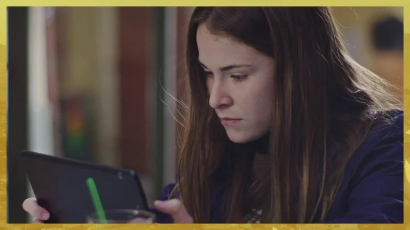 Indiscrétion : Lola pirate le portable de Noé et découvre...