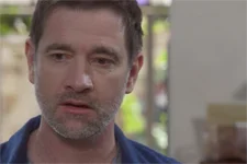 INDISCRÉTION : REBONDISSEMENT ! Clément apprend que Coralie a couché avec Théo et qu’elle le quitte pour son fils !