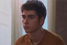 INDISCRÉTION : Théo décide de se dénoncer à la police !