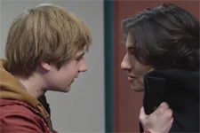 INDISCRÉTION : Tom va bientôt se faire tabasser !