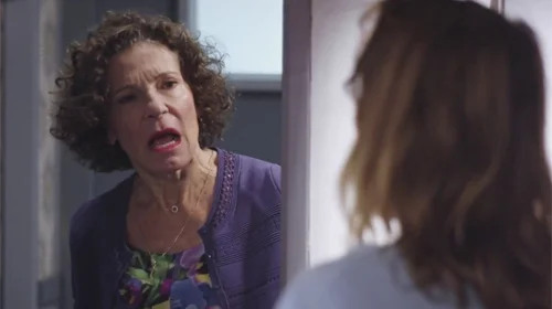 Intrigues Plus belle la vie : Barbara sur le point de se faire GRILLER par Mirta !