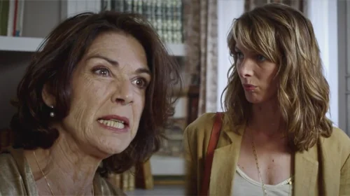 Intrigues Plus belle la vie : Estelle à Anémone : « Vous êtes complètement folle ! »